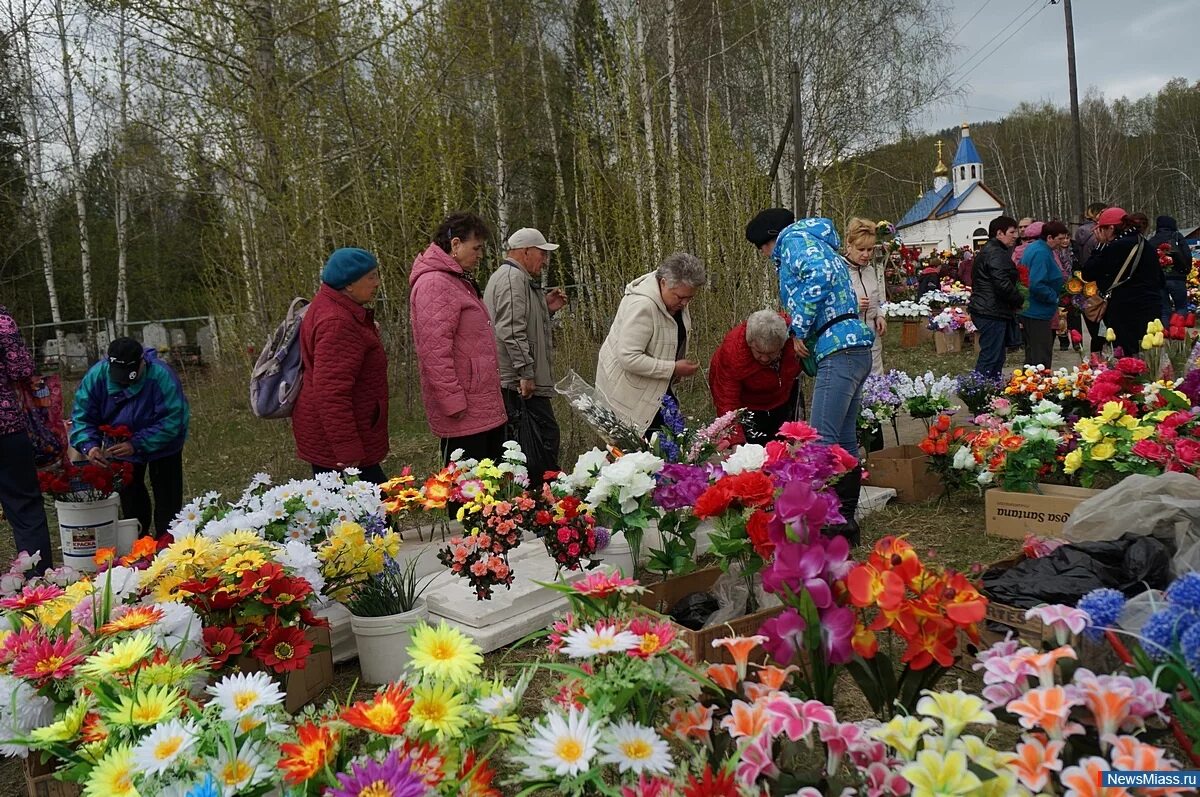 Дни особого поминовения усопших. Новоандреевка кладбище. дни особого поминовения фото. растение неупокоенных усопших. выкса памяти усопших.