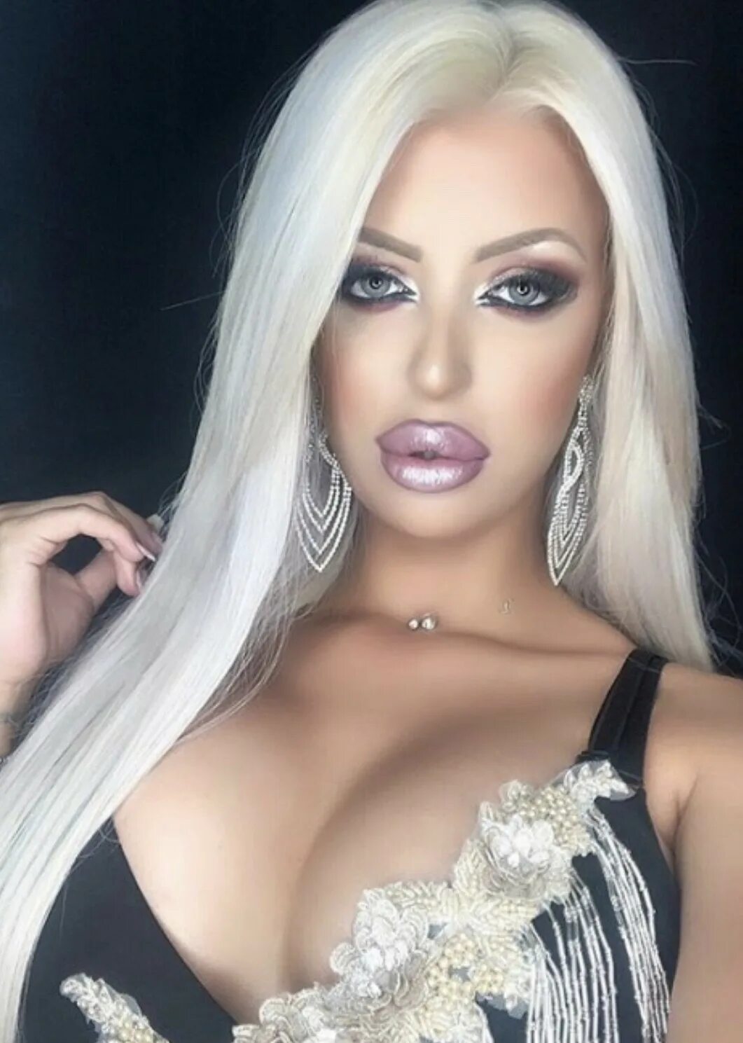 Blonde bimbo. Бимбо Тейлор Ван. Блэк Бимбо Бриттани. Мукла Жизель.