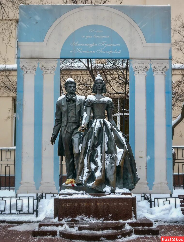 памятник александру пушкину и наталье гончаровой. памятник пушкину и гончаровой. памятник александру пушкину и наталье гончаровой. памятник пушкину и гончаровой на арбате. памятник александру пушкину и наталье гончаровой.