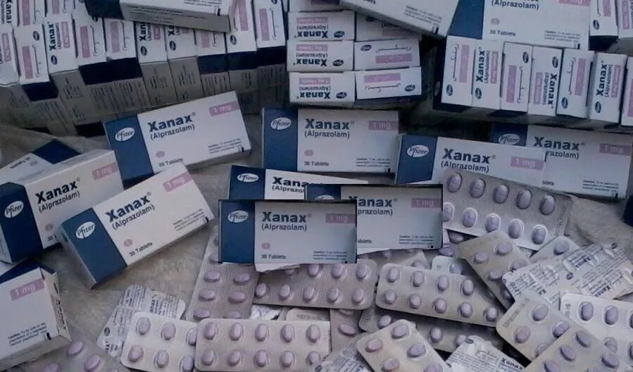 Антидепрессанты купить в аптеке. Pfizer таблетки ксанакс. Ксанакс таблетки пачка. Упаковка ксанакса. Антидепрессанты.