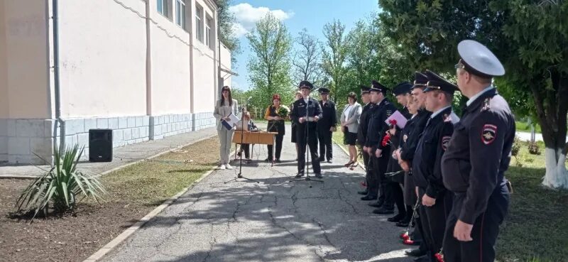 Полиция долгова. Честь сотрудника полиции. Полковник полиции. ГУ МВД Ростовской 48 полицейских наградили. Полицаи и полиция.