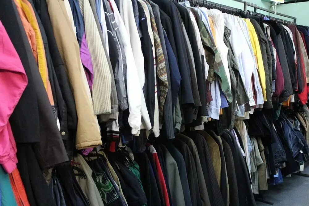 Сколько платьев нужно женщине. Сколько будет стоить одежда. Сколько будет стоить одежда. Секонд хенд. Стильная инфографика одежды.