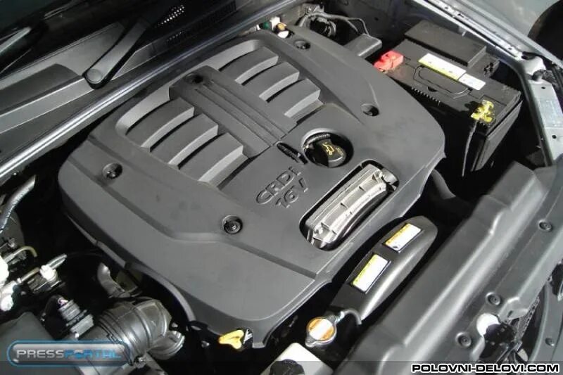 Двигатели киа соренто 1 поколения. Накладка на двигатель Киа Соренто 3.5. Пластиковая крышка двигателя Киа Соренто 2010. Декоративная крышка мотора Киа Соренто 2018 CRDI 16v. Крышка двигателя кия Соренто дизель 2008.