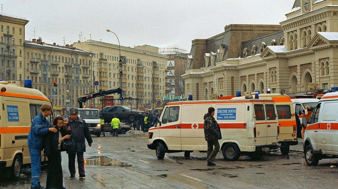 Теракт а москве. Теракт в Московском метро 2004 Автозаводская. Теракт 6 февраля 2004 Автозаводская Павелецкая. 2004 Год, «Автозаводская» — «Павелецкая», Москва терракт. 06.02.2004 Теракт Автозаводская.