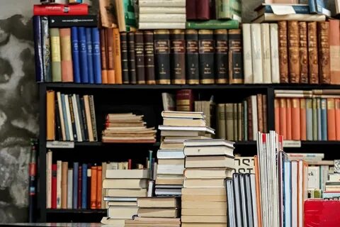 Книга и журнал стоят