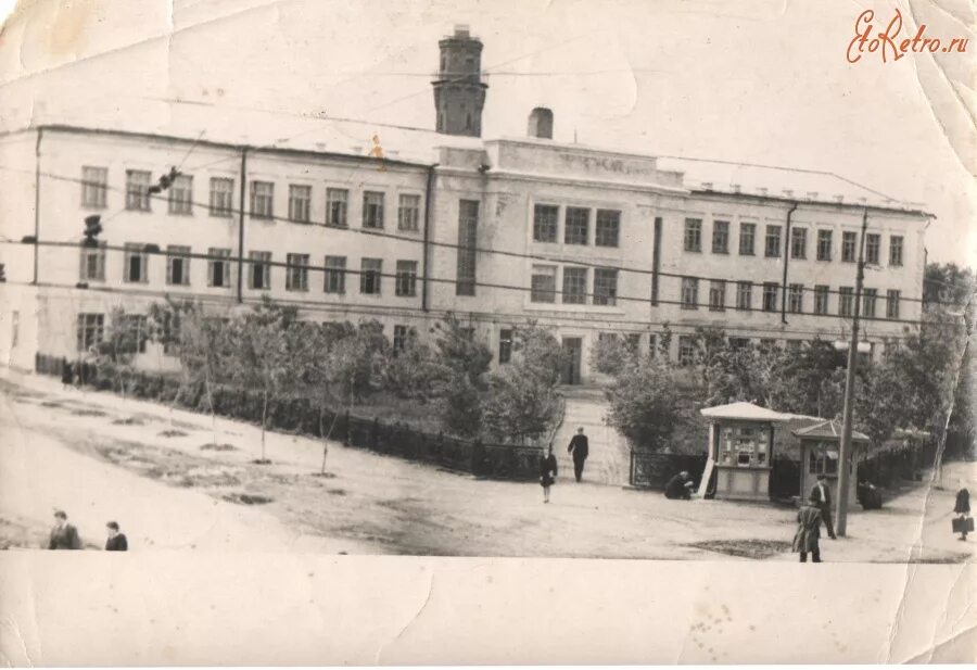 Училище 1 курск. 24 училище в курске. Курское суворовское военное училище. Реальное училище города курска. Здание землемерного училища ульяновск.