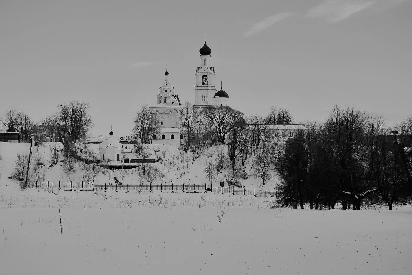 Киржач климат. Киржач монастырь. монастырь киржач зима. киржач владимирская область зимой. речка киржач зимой.