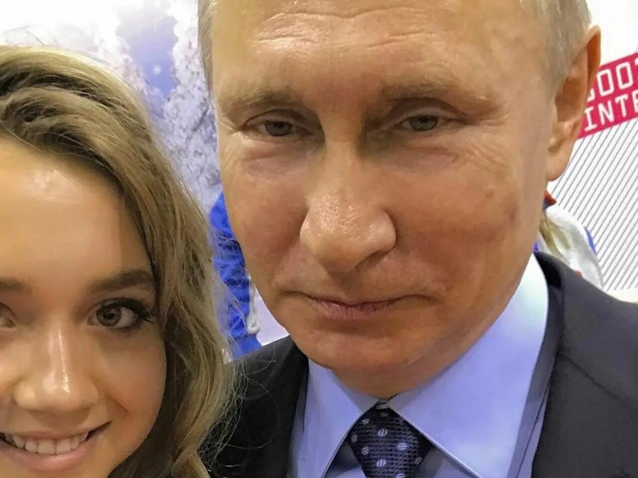 Новое о путиной. Селфи с Путиным. Путин с девушкой. Путин селфи с девушками. Владимир Путин селфи.