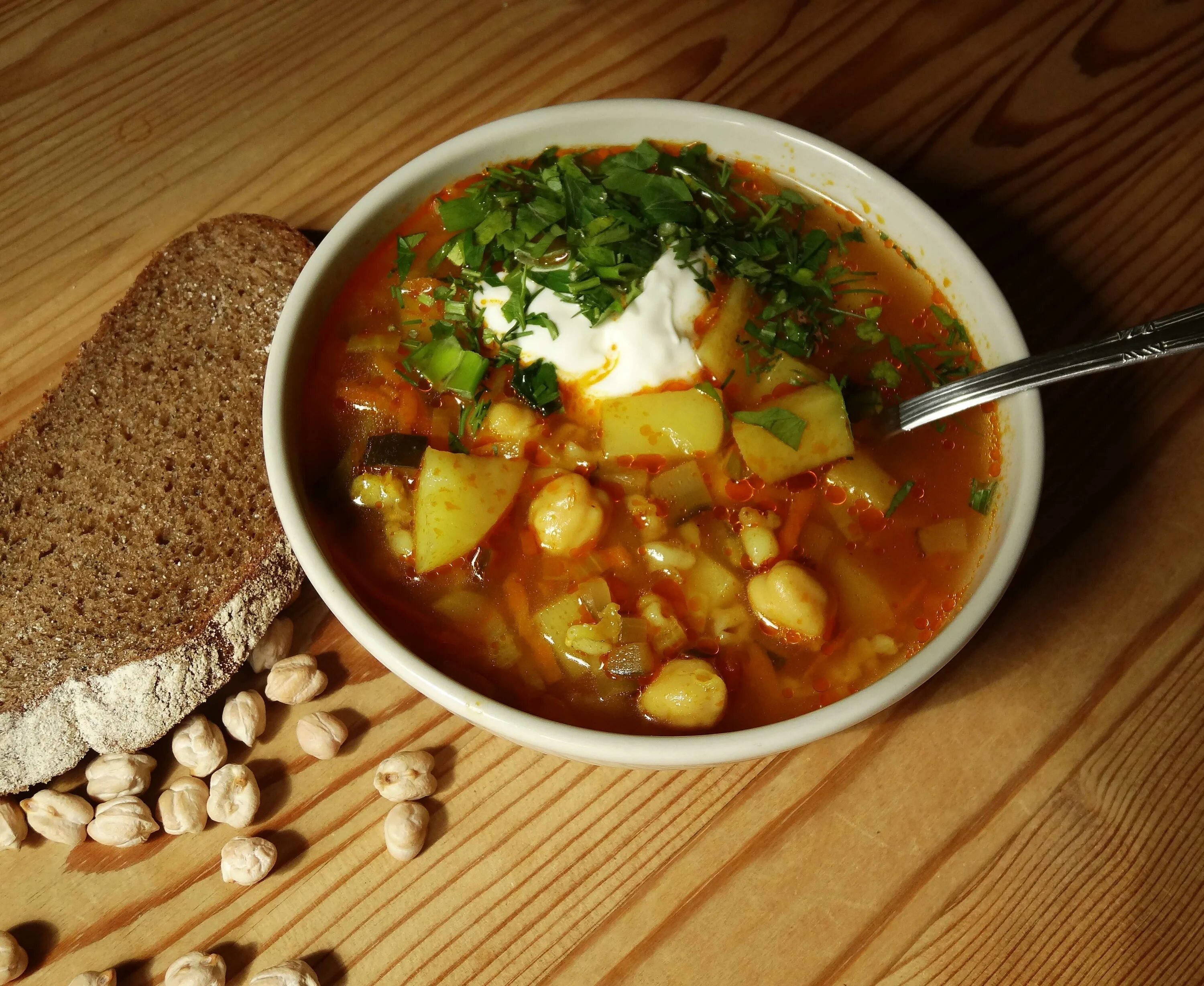 Рецепт рассольника с мясом. Суп рассольник с перловкой. Ленинградский рассольник с перловкой. Рассольник с тушенкой и перловкой. Перловый суп рассольник.