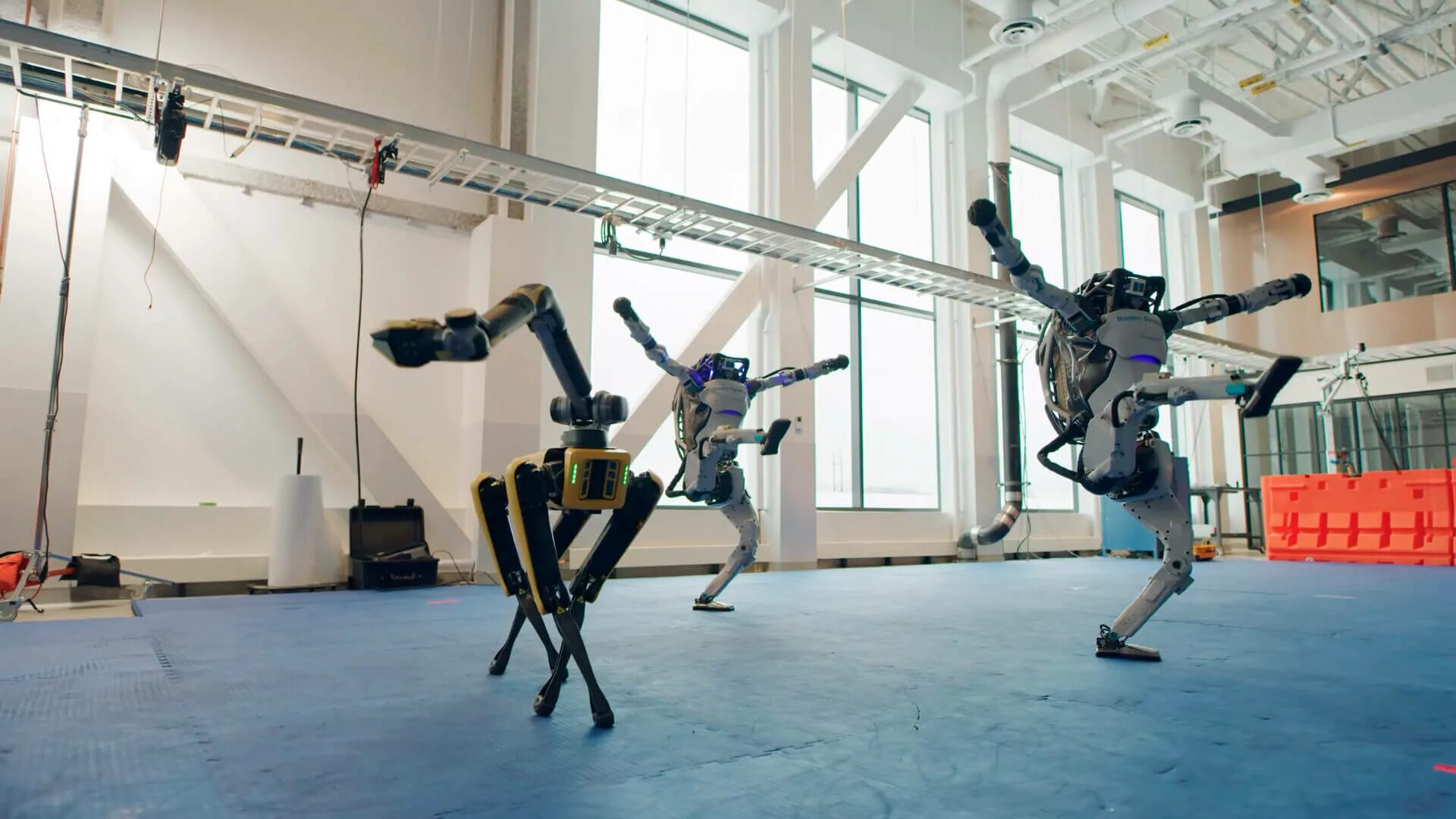 Танец роботов на играх будущего. Атлас Boston Dynamics. Робот Бостон Динамикс. Роботы Бостон Динамикс танцуют. Атлас робот Boston Dynamics.