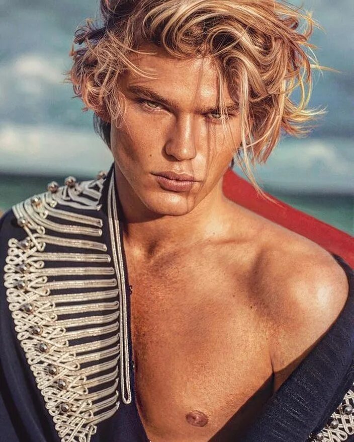 Красивый блондин. Джордан Барретт. Джордан Барретт 2022. Jordan Barrett модель. Джордан Барретт Пако Рабан.