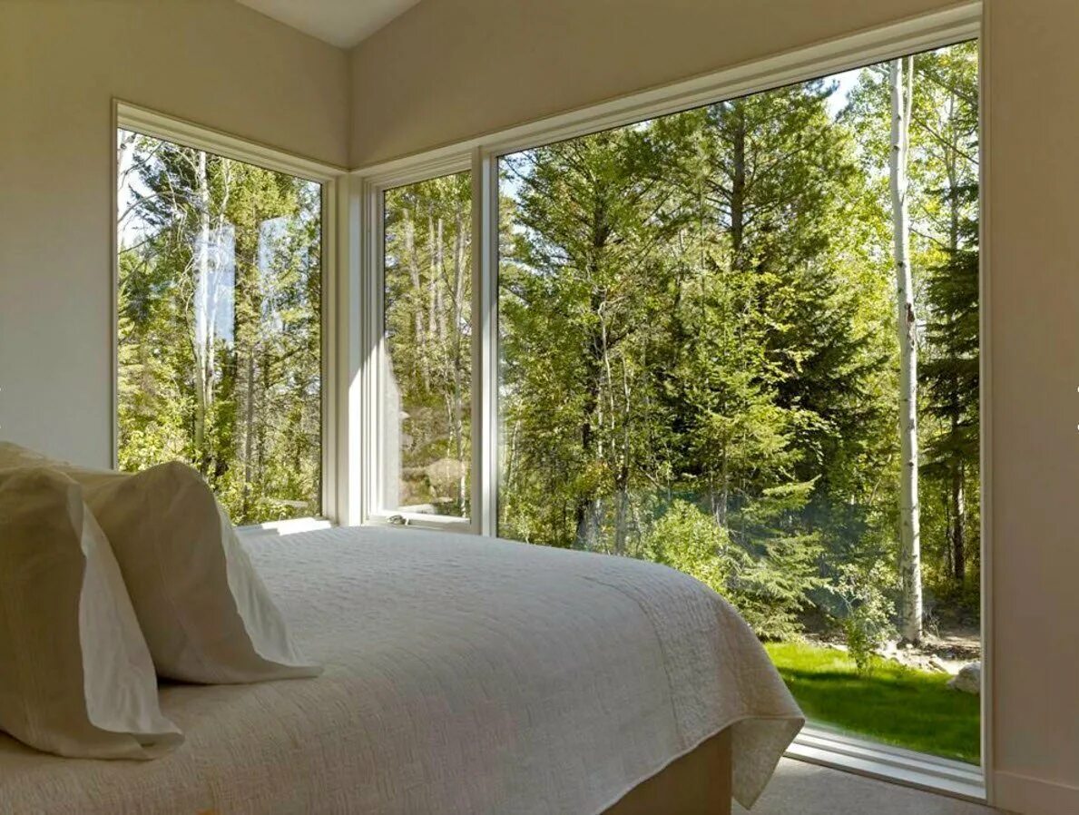 Угловое панорамное окно. Спальня с панорамным видом. Спальня с панорамными окнами. Спальня с большими окнами. Corner view