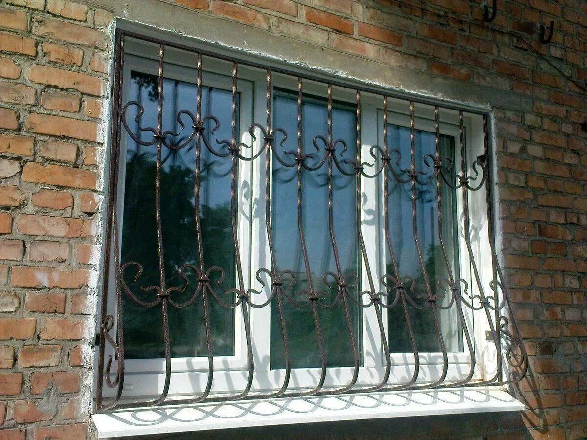 Покраска решеток. Кованная решетка петра чаплыгина. покраска решеток на окнах. покрашенные железные решетки. решётки на окна апокалипсис.