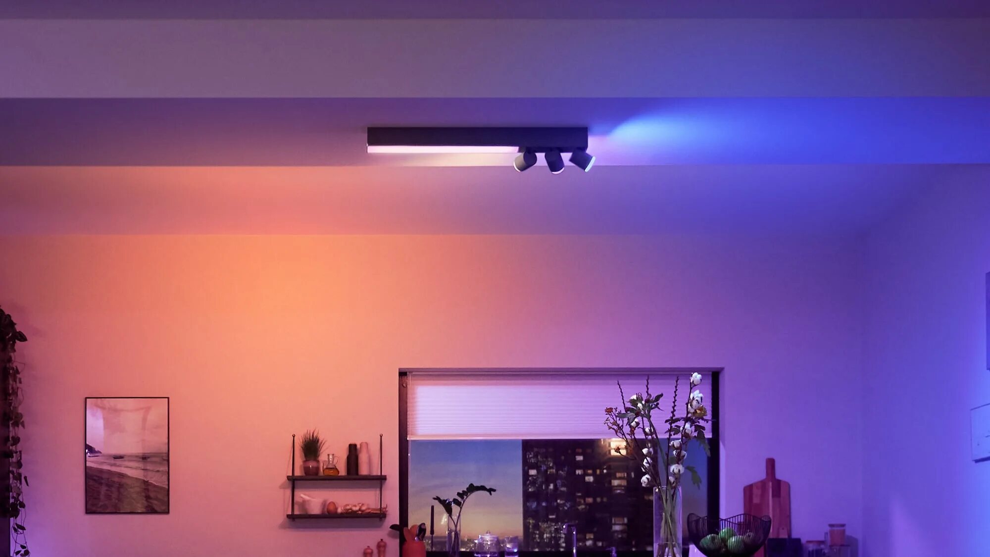 Philips Hue centris. Philips Hue потолочный светильник. Комната с подсветкой. Разноцветная подсветка для комнаты.