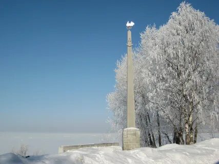 Памятники города зима