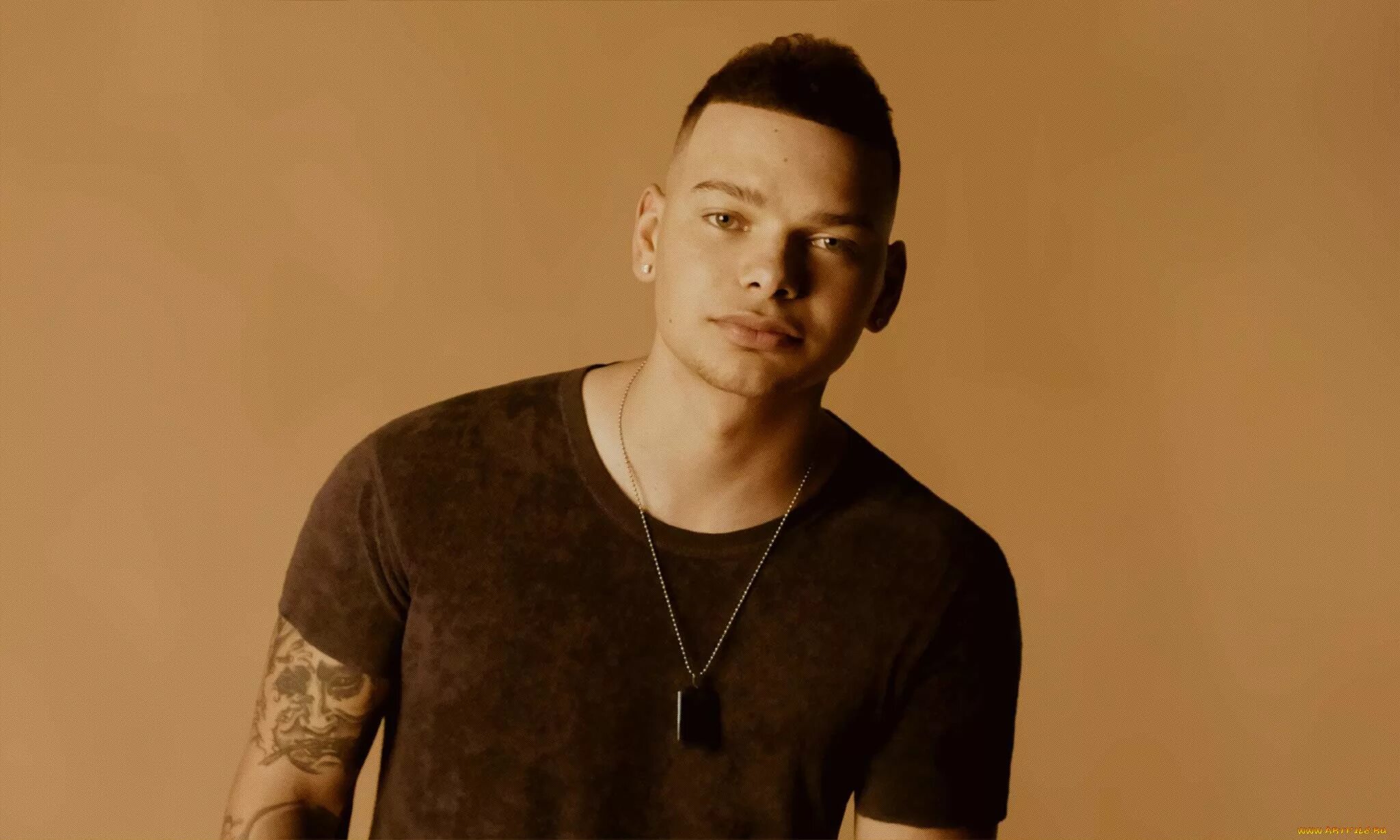 Kane Brown. Кантри певец Браун. Кейн Браун фото. Kane певец CD.