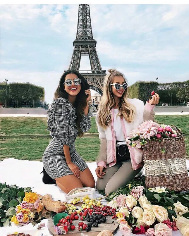 Французы люди. Фотосессия в париже. Франция друзья россия 2010. Friends france. Франция люди.