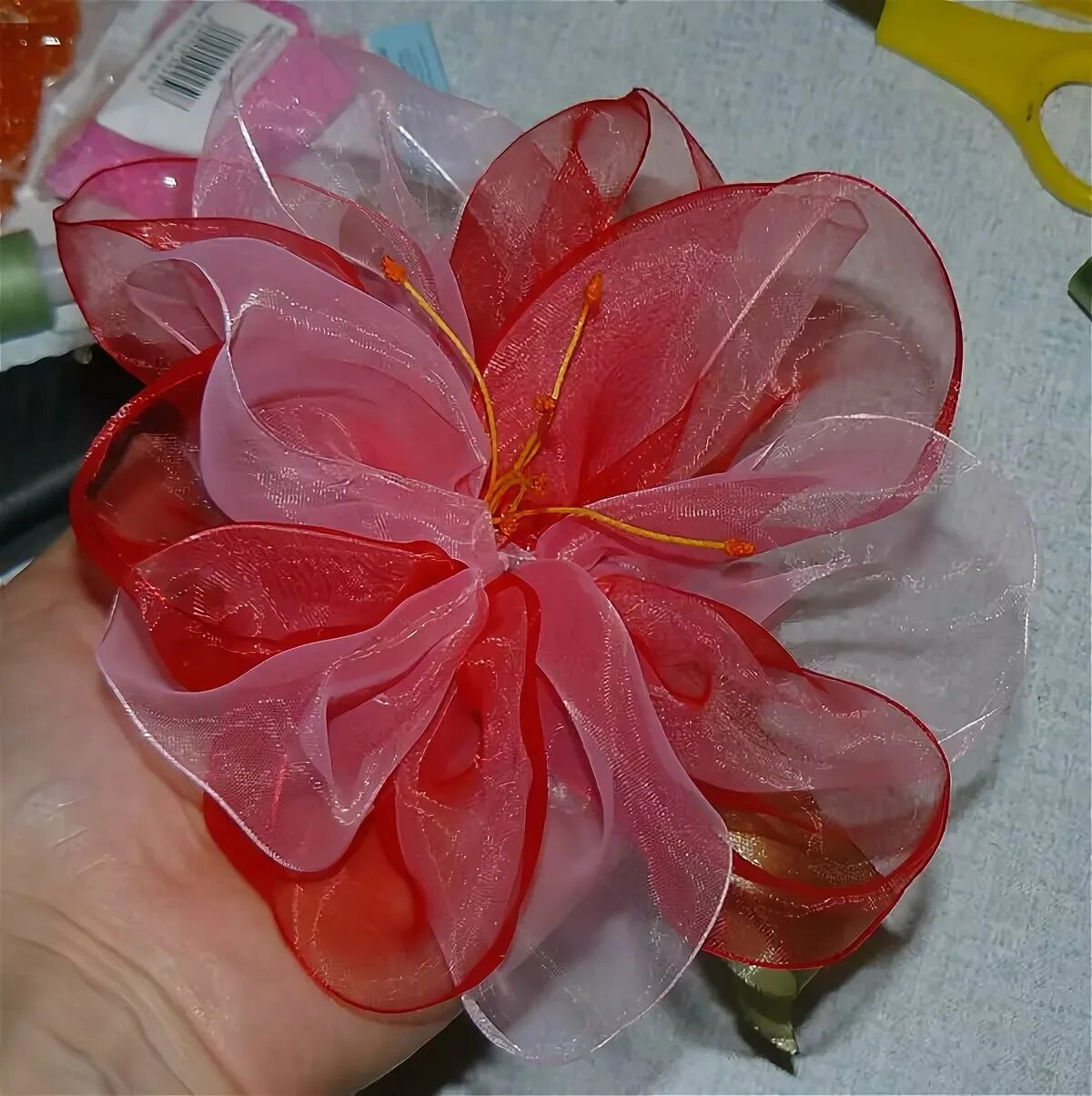 Топиарий из фатина. Цветочки из органзы. Как сделать органзу. Цветы из сетки и органзы. Юбка из органзы.