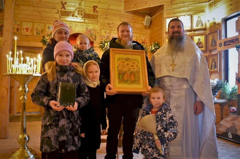 Ермоген зюзино. Храм 70 апостолов в Москве. Храм св. мученика Ермогена в Чертанове сейчас. Храм Ермогена в Крылатском. Храм св Ермогена в Зюзино.