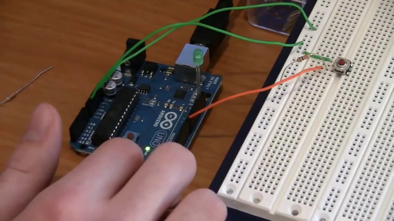 Ардуино маячок. Ардуино 2 кнопки. маячок с нарастающей яркостью arduino. ардуино видео уроки. тинкеркад маячок с нарастающей яркостью.