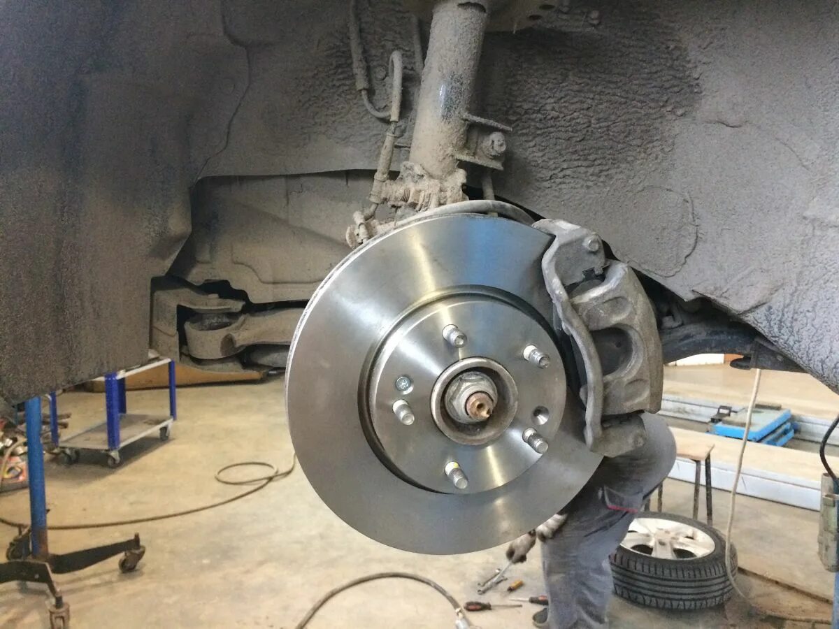 Тормозной диск переднего колеса. Диск тормозной передний лада гранта. Диск тормозной передний hyundai accent 0 ferodo. Дисковый тормозной механизм ваз-2109. Тормозной диск переднего колеса.