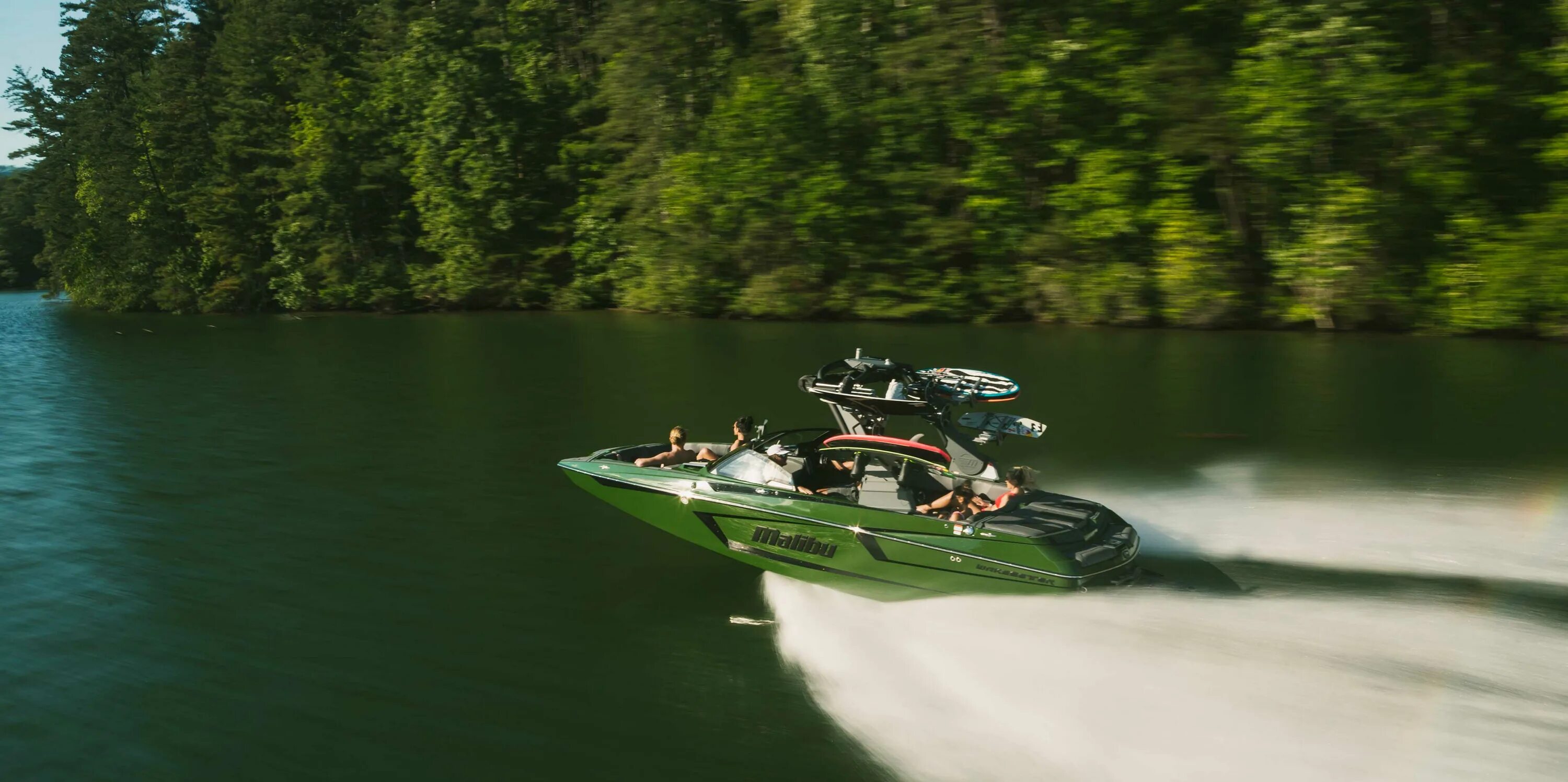 Driver river. Nautique g23. wakesurf drive. river&#039;s edge. super air nautique logo.