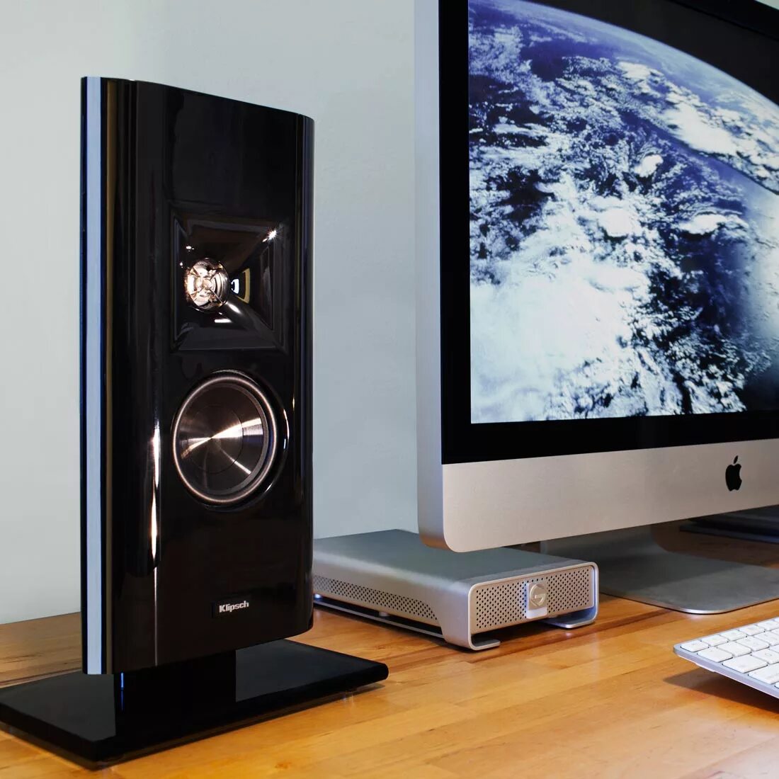 Недорогие колонки для телевизора. Напольная акустическая система 2. 1 edifier s360db. Tv acoustics. Dali oberon on wall black ash.