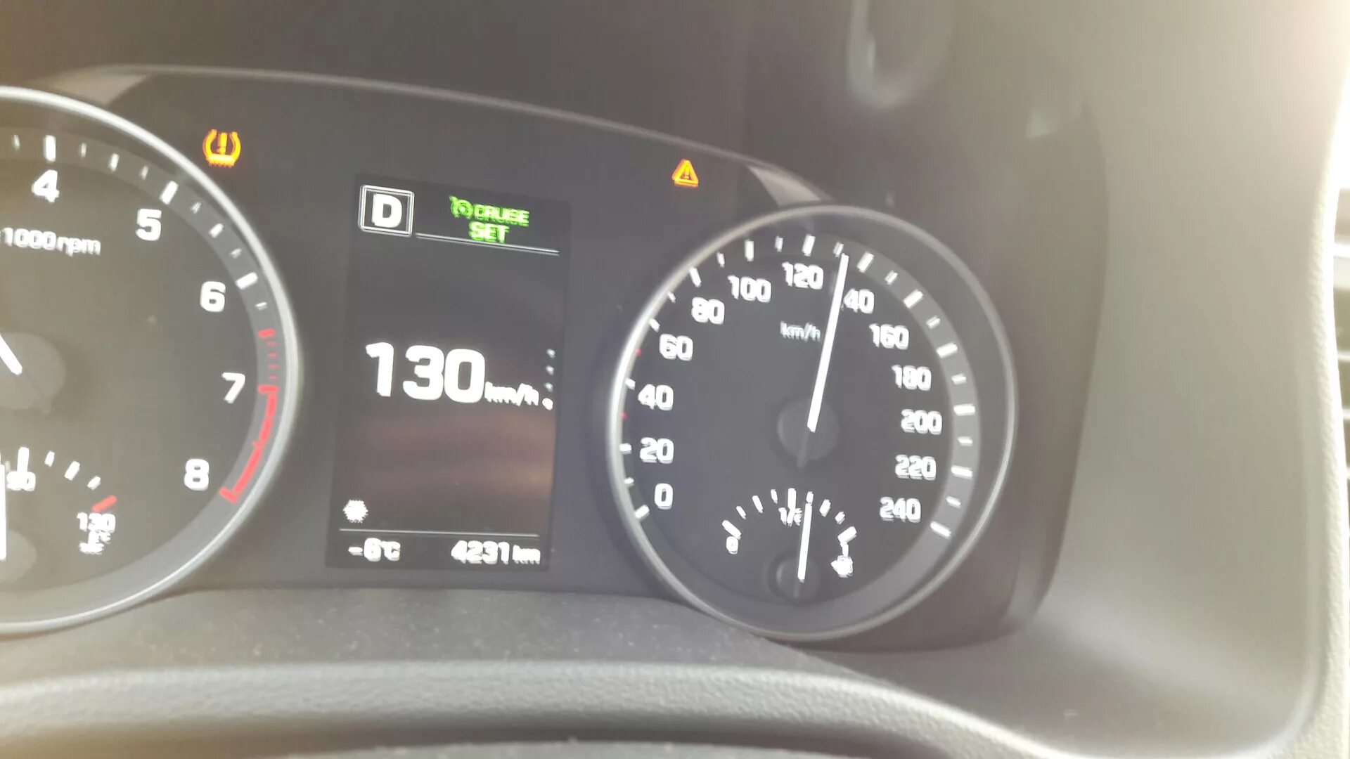 Спидометр 130. Спидометр hyundai elantra 2017 года. 200 км в ч на спидометре хендай. спидометр 130 км/ч.