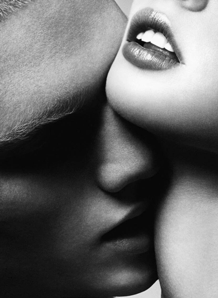 Страстный поцелуй. Нежный поцелуй. Чувственные губы. Чувственные губы женщины.