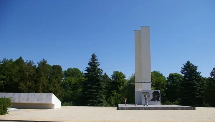 Георгиевск кв. Парк Победы Георгиевск. Мемориал оружие Победы в Георгиевске. Вечный огонь город Георгиевск. Достопримечательности Георгиевска вечный огонь.