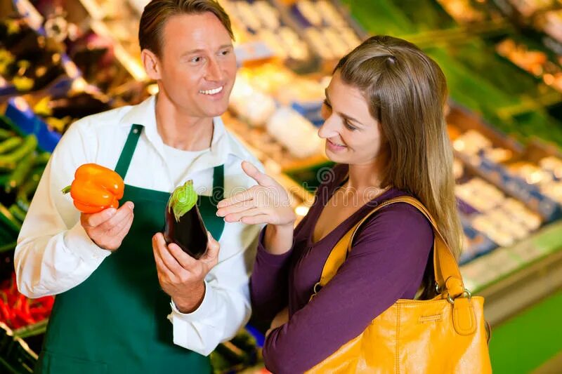 She is a shop assistant. Клиент фрукты. Shop Assistant supermarket. Поза продавца в магазине стоковые фото. Мужчина и женщина в супермаркете КВН.