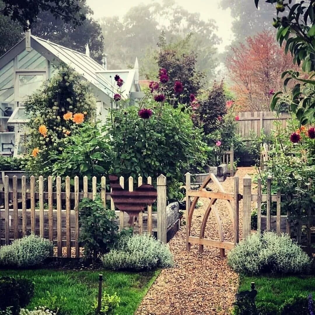 Загородный сад фото. Дженни роуз гарден. гарден сад garden sad. палисадник прованс. садик огородик в стиле кантри.