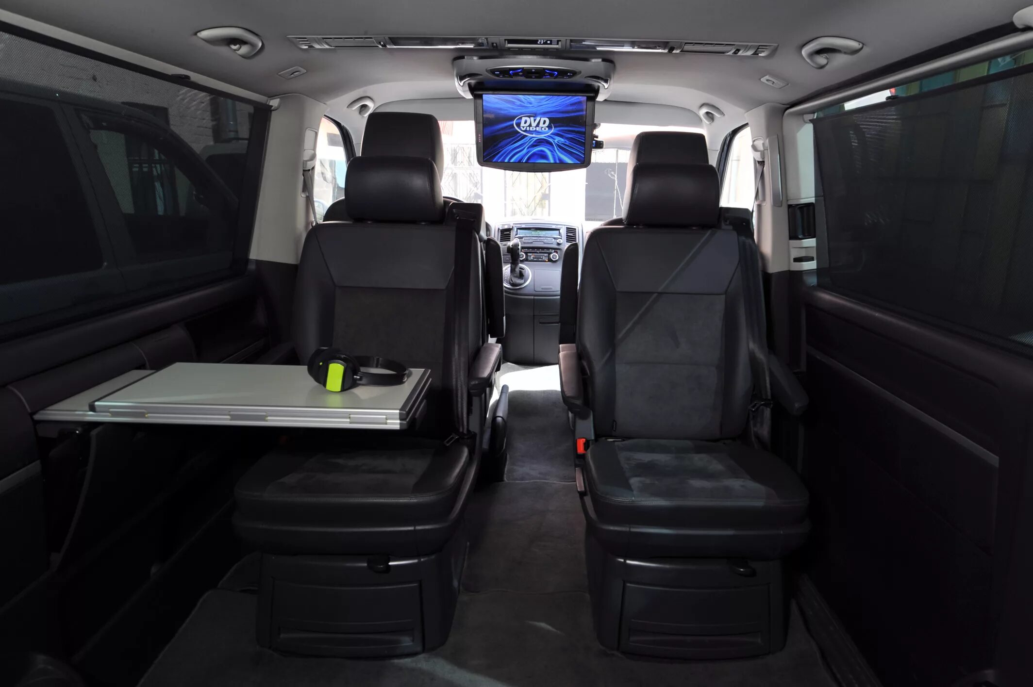 Мультивен фольксваген сколько. Volkswagen multivan t6 long салон. фольксваген мультивен лонг салон. фольксваген мультивен highline комплектация. volkswagen multivan t5 салон.