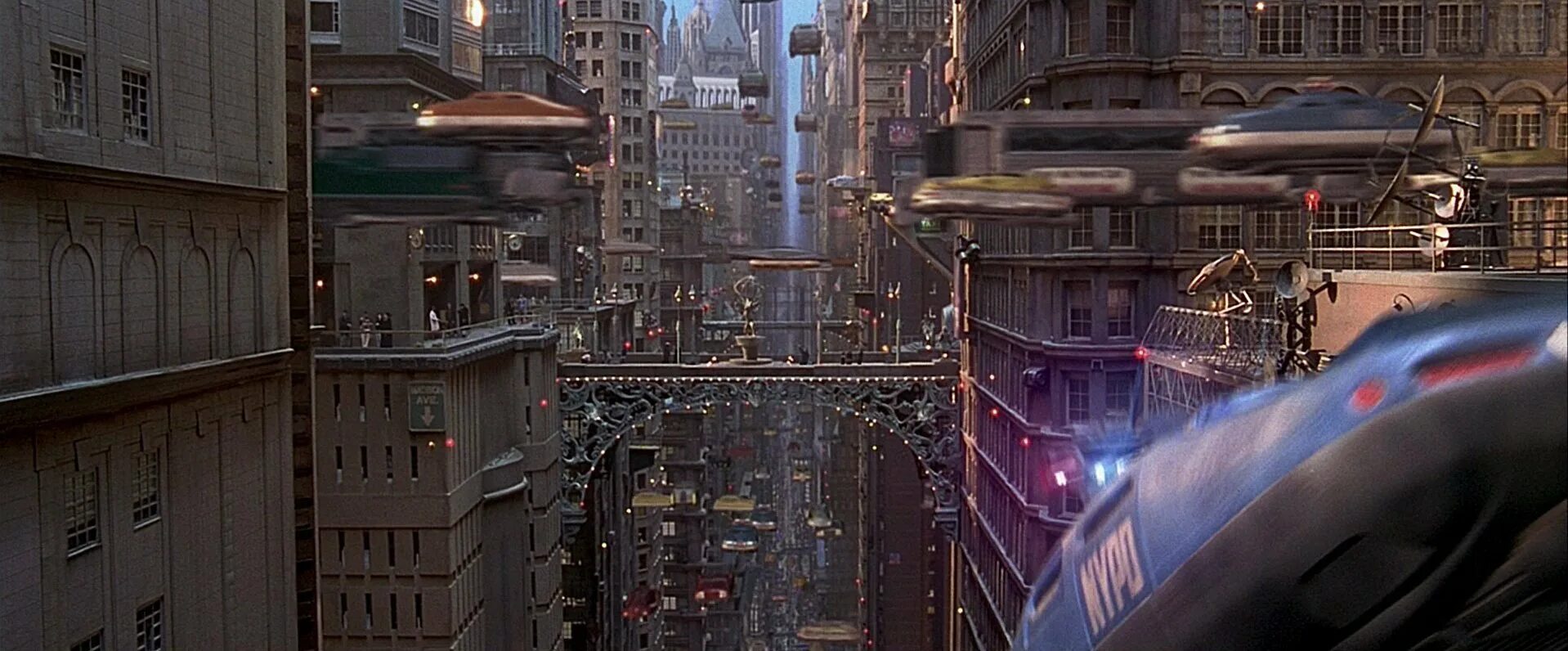 Милла йовович пятый элемент. Нью-йорк будущего пятый элемент. Люк бессон 5 элемент. Флостон парадайз пятый элемент. 5 элемент г.