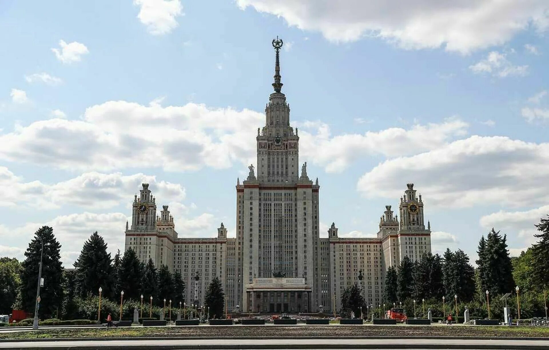 Мгу гос. Московский государственный университет имени м.в.Ломоносова，МГУ. Главное здание МГУ. Московский университет им Ломоносова Ломоносова. Главное здание МГУ на Воробьёвых горах.