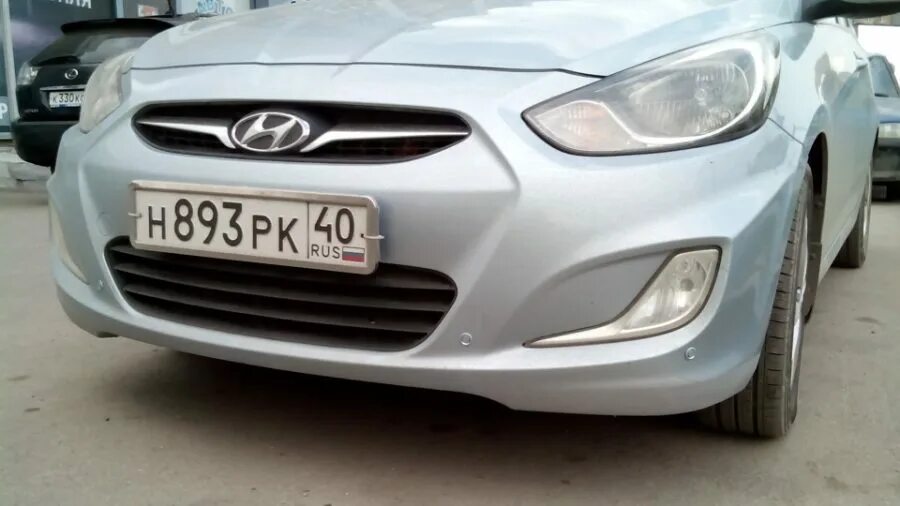 Парктроники солярис 2. Передние парктроники hyundai solaris 2020. Передние парктроники солярис. Внутренний парктроник на hyundai solaris. Solaris 2 парктроник.