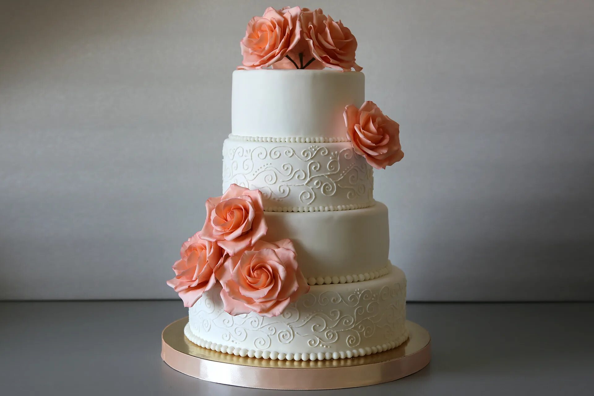 Тортабелла. Свадебный трехъярусный персикового цвета торт. Торт в персиковом цвете на свадьбу 20023. Свадебный торт в персиковом цвете трехъярусный минималистичный. Свадебный торт 8 кг в персиковых тонах.