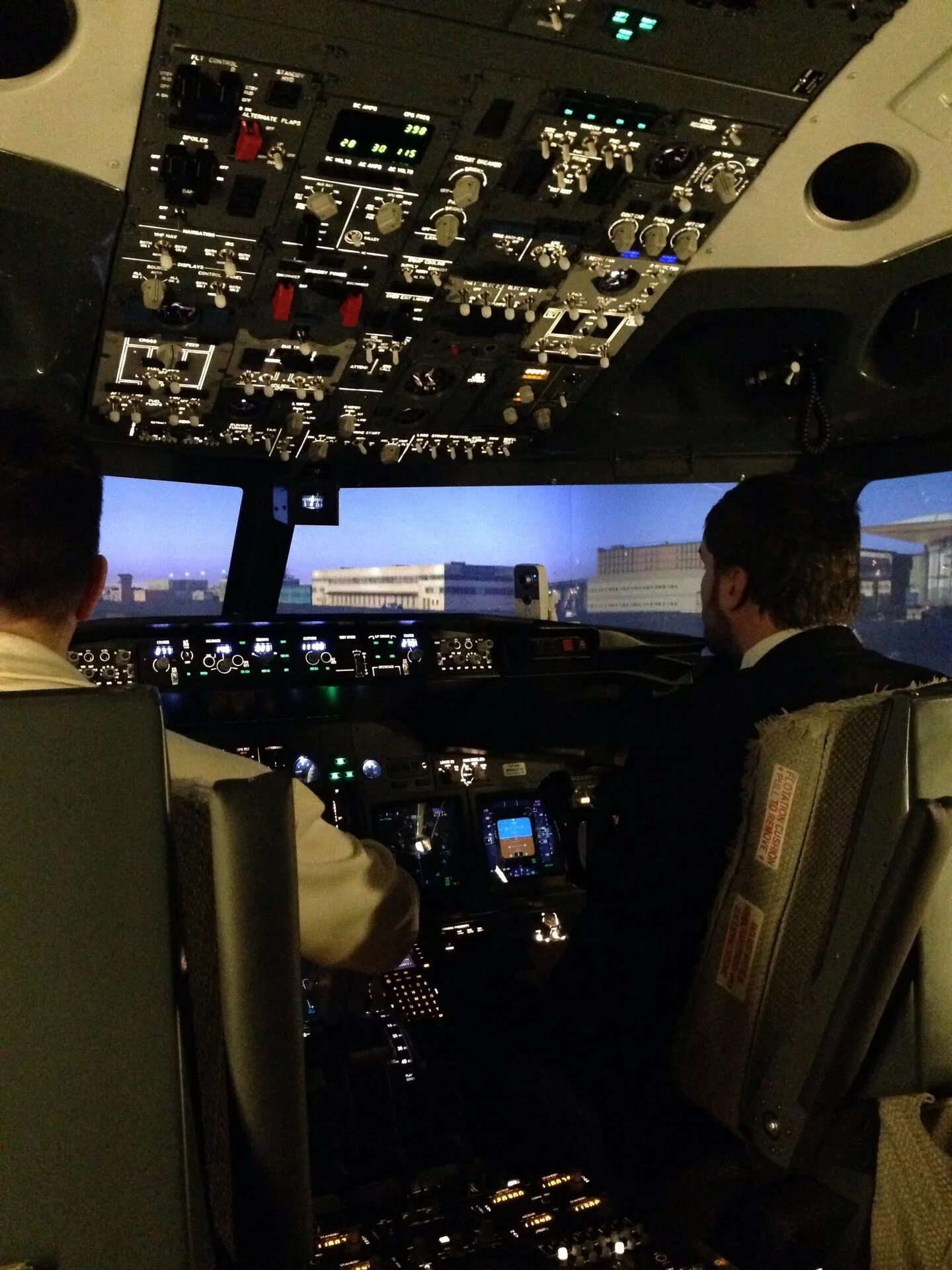 Авиатренажер киров. Авиатренажер боинг 737. боинг 737 dream aero. авиатренажер 737 питер. авиатренажер дрим аэро спб.