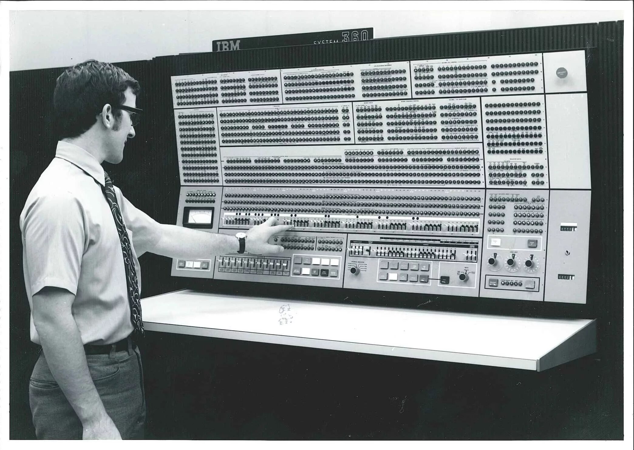 Main console. ЭВМ IBM 360. IBM System/360 model 75. IBM 360 (США, фирма IBM). IBM-360 (США) И ЕС ЭВМ (СССР)..