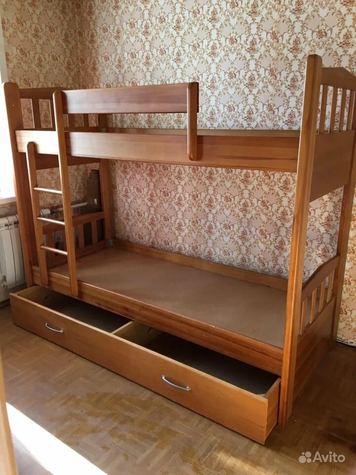 Авито двухэтажная кровать. Бэушные кровати двухъярусные. Двухъярусная кровать б/у. А из двух яросной кровати. Авито б у двухъярусную.