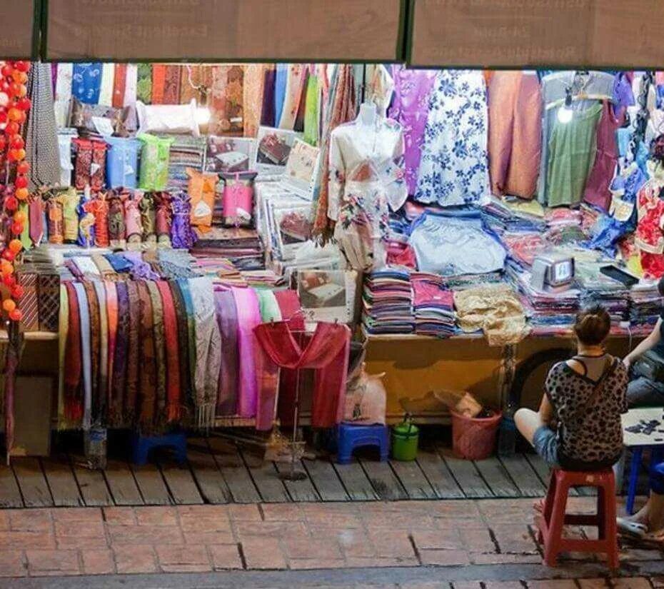 Паттайя где купить. Одежда в Тайланде. Одежда из Тайланда. Одежда из Тайланд рынок. Рынок Тайланд вещи.