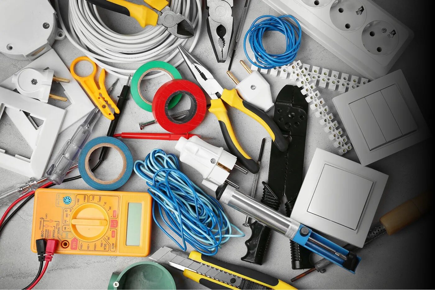 электромонтажные изделия и материалы. электротовары для проводов. товары для электрики. электрика выключатели розетки удлинители. электрика материалы.