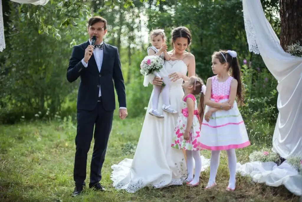 Свадьба 10 сентября. Дети в свадебных нарядах. фотосессия на 10 лет свадьбы. розовая свадьба фотосессия. розовая свадьба 10 лет фотосессия.