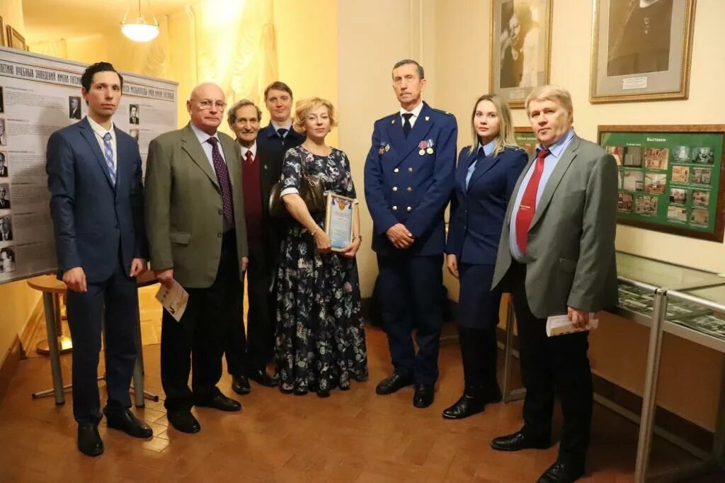 Сотрудник московской прокуратуры. Сотрудник московской прокуратуры. Сотрудник московской прокуратуры. Сотрудник московской прокуратуры. Сотрудники правоохранительных органов.