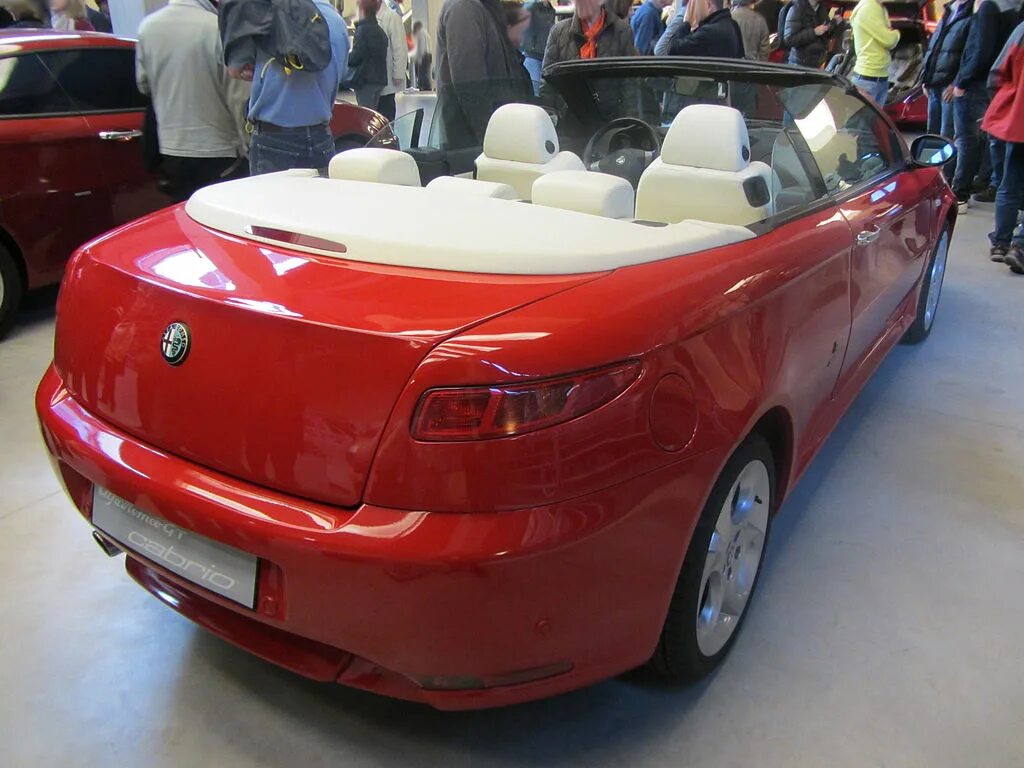 Сайт 998. Alfa Romeo gt Cabrio. Альфа Ромео кабриолет. Alfa Romeo 156 кабриолет. Coupe Cabrio Alfa Romeo gt.