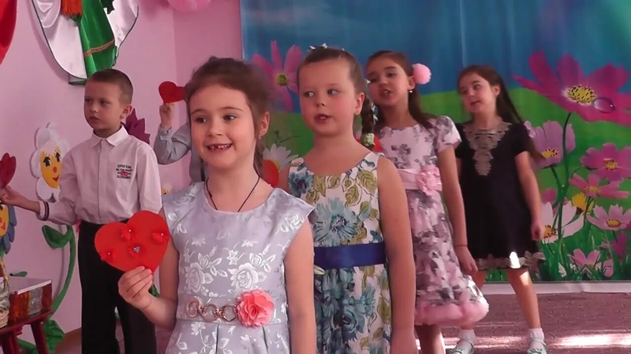 Песня танец мамино сердце. Песня мамино сердце хрустальная чаша. танец под песню мамино сердце в детском саду видео. танец под песню мамино сердце старшая группа.