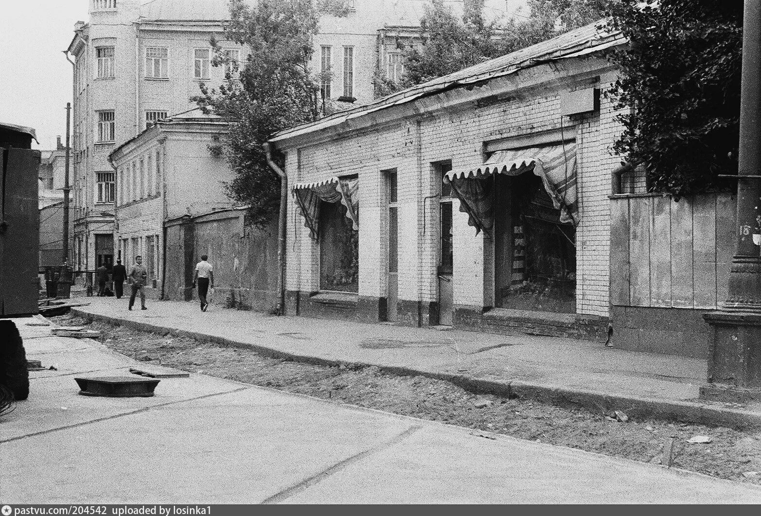 Арбатская 14с1. Старый Арбат 14. Дом 14 на Арбате Москва. Арбат 14 дом с привидениями. Церковь Николы явленного на Арбате.