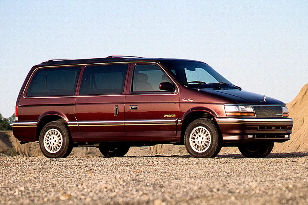 Крайслер Вояджер 1991. Крайслер Гранд Вояджер 1991. Plymouth Voyager 1995. Крайслер Гранд Вояджер 1995. Крайслер 3 поколения