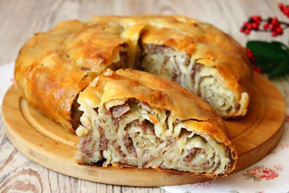 Пирог с рисом мясом дрожжевой