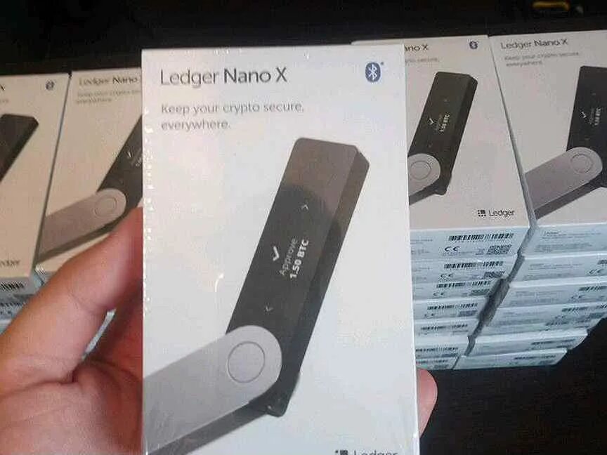 Ledger x купить. Ledger Nano x. Холодный криптокошелек Ledger Nano x. Ledger Nano x коробка. Ledger Nano x комплектация.